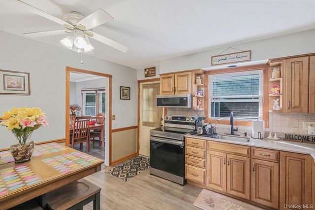 28 Shirley Street, Bohemia, NY 11716