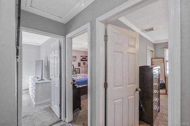 28 Shirley Street, Bohemia, NY 11716