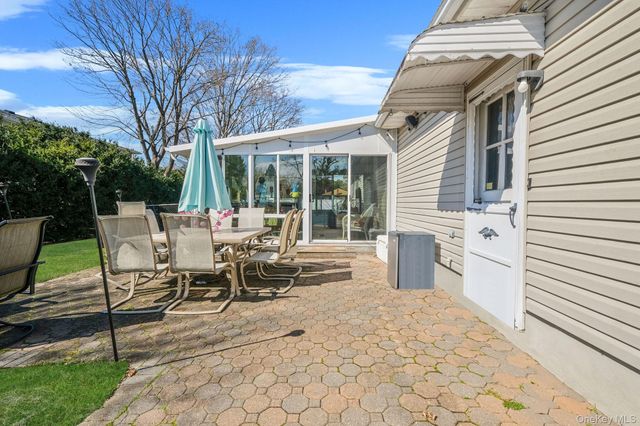 28 Shirley Street, Bohemia, NY 11716