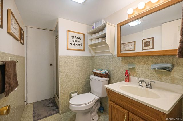 28 Shirley Street, Bohemia, NY 11716