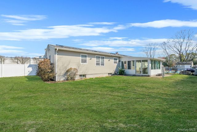 28 Shirley Street, Bohemia, NY 11716