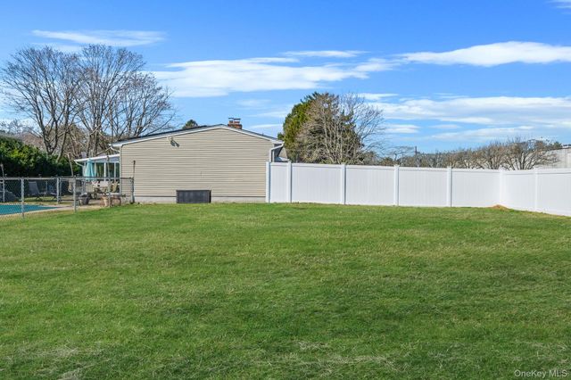 28 Shirley Street, Bohemia, NY 11716