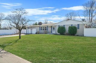 28 Shirley Street, Bohemia, NY 11716