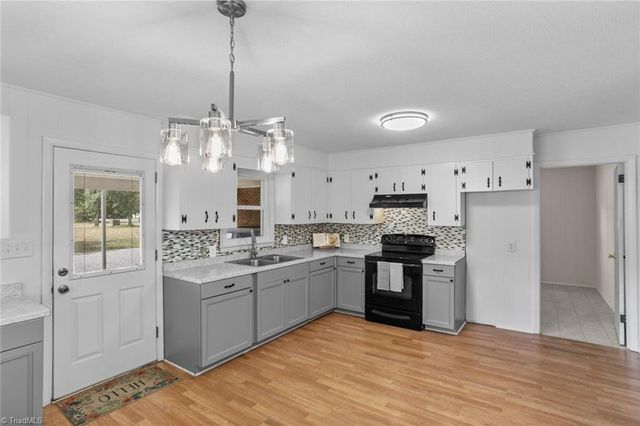 9771 Woodruff Road, Kernersville, NC 27284