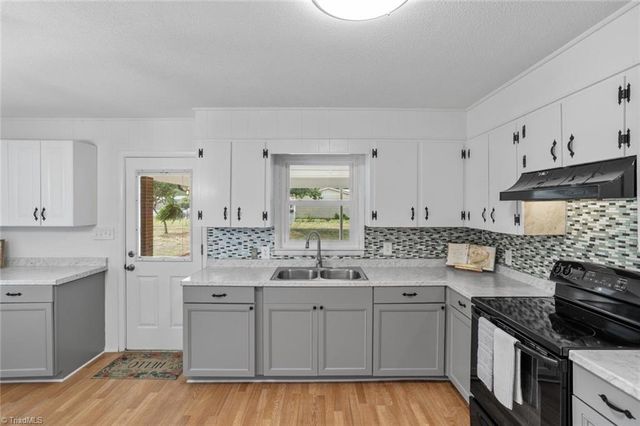 9771 Woodruff Road, Kernersville, NC 27284