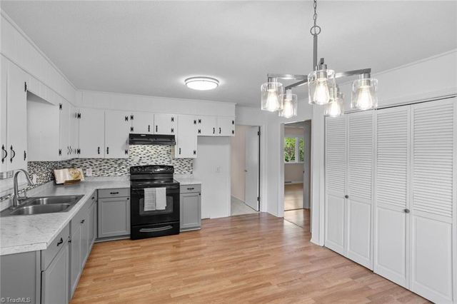 9771 Woodruff Road, Kernersville, NC 27284