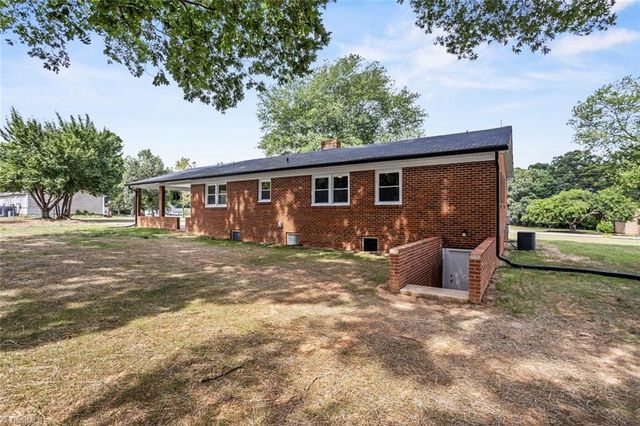 9771 Woodruff Road, Kernersville, NC 27284