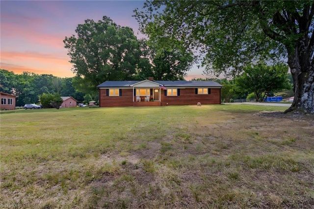 9771 Woodruff Road, Kernersville, NC 27284
