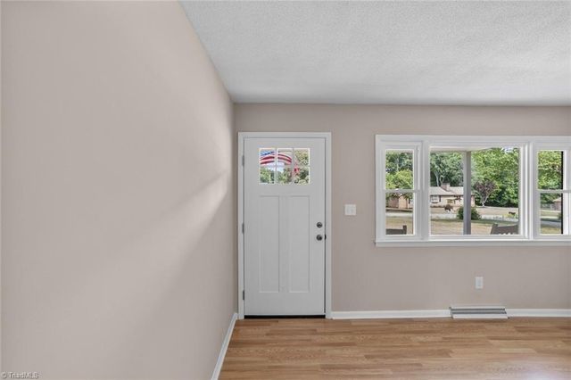 9771 Woodruff Road, Kernersville, NC 27284