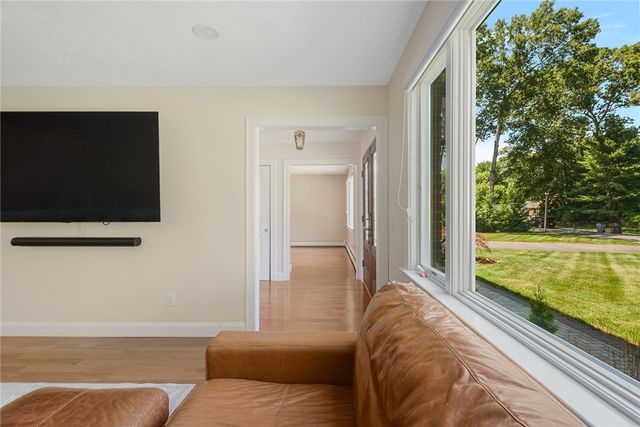16 Lennon Road, Lincoln, RI 02865