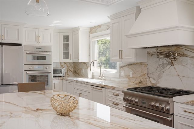 16 Lennon Road, Lincoln, RI 02865