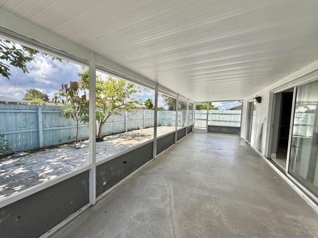 5072 Arbor Glen Circle, Lake Worth, FL 33463