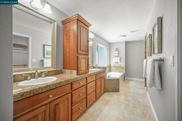 139 Mt Everest Ct, Clayton, CA 94517