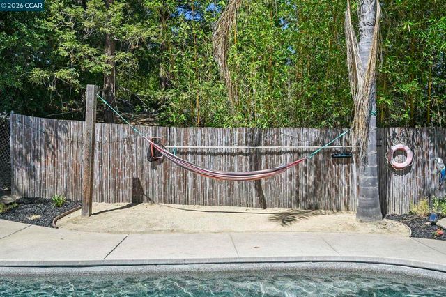 139 Mt Everest Ct, Clayton, CA 94517