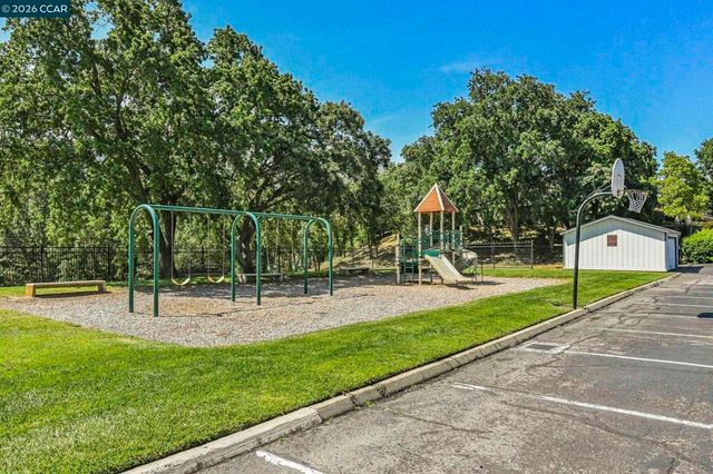 139 Mt Everest Ct, Clayton, CA 94517