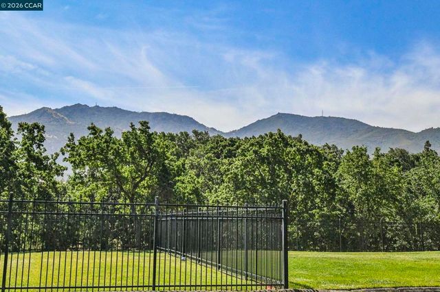 139 Mt Everest Ct, Clayton, CA 94517