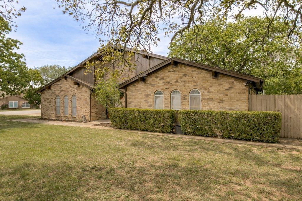6917 Smithfield Road, North Richland Hills, TX 76182 — exterior