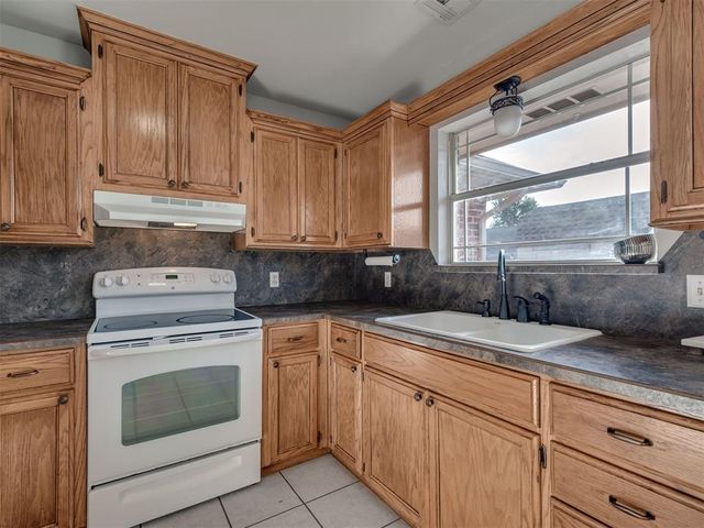 12276 SW 10th Street, Yukon, OK 73099