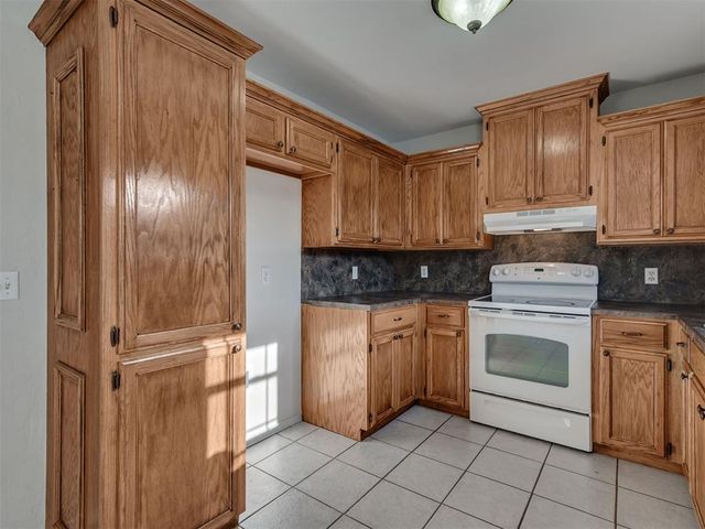 12276 SW 10th Street, Yukon, OK 73099