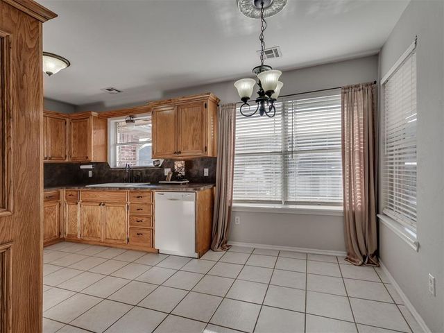 12276 SW 10th Street, Yukon, OK 73099