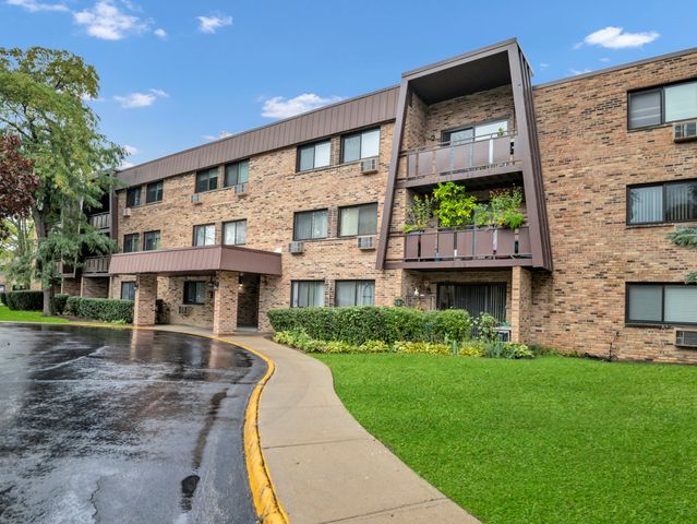 2604 N Windsor Drive 206, Arlington Heights, IL 60004