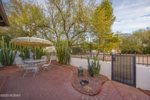 3270 N Sabino Vista Circle, Tucson, AZ 85750