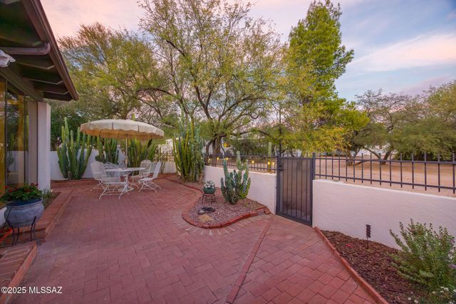 3270 N Sabino Vista Circle, Tucson, AZ 85750