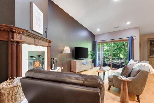 9260 W Kelly PLACE, Hales Corners, WI 53130