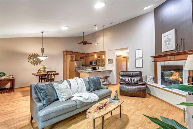 9260 W Kelly PLACE, Hales Corners, WI 53130