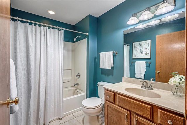 9260 W Kelly PLACE, Hales Corners, WI 53130