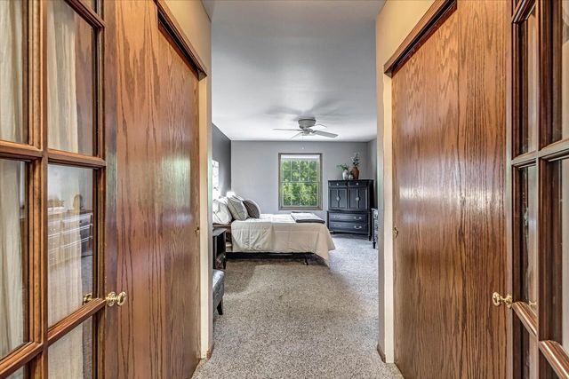 9260 W Kelly PLACE, Hales Corners, WI 53130