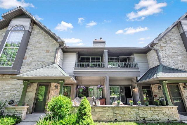 9260 W Kelly PLACE, Hales Corners, WI 53130