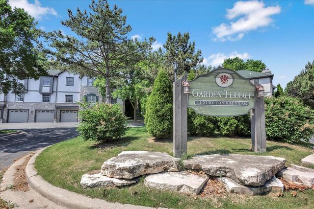 9260 W Kelly PLACE, Hales Corners, WI 53130