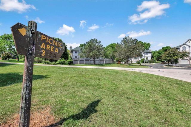 9260 W Kelly PLACE, Hales Corners, WI 53130