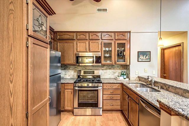 9260 W Kelly PLACE, Hales Corners, WI 53130
