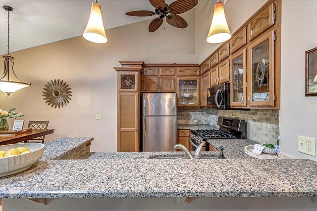 9260 W Kelly PLACE, Hales Corners, WI 53130