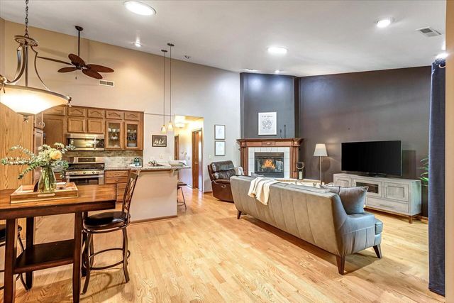 9260 W Kelly PLACE, Hales Corners, WI 53130