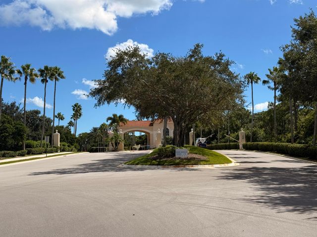 633 NW Whitfield Way, Port St. Lucie, Port St Lucie, FL 34986