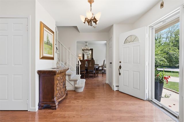 6 Carol Court, East Setauket, NY 11733