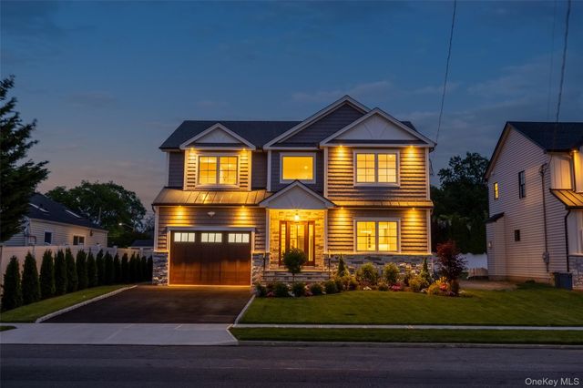92 Biltmore Boulevard, Massapequa, NY 11758