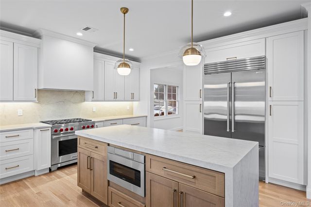 92 Biltmore Boulevard, Massapequa, NY 11758