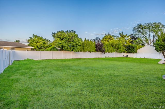 92 Biltmore Boulevard, Massapequa, NY 11758