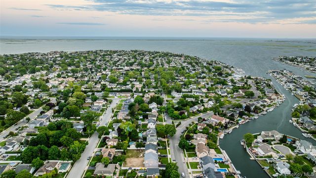 92 Biltmore Boulevard, Massapequa, NY 11758