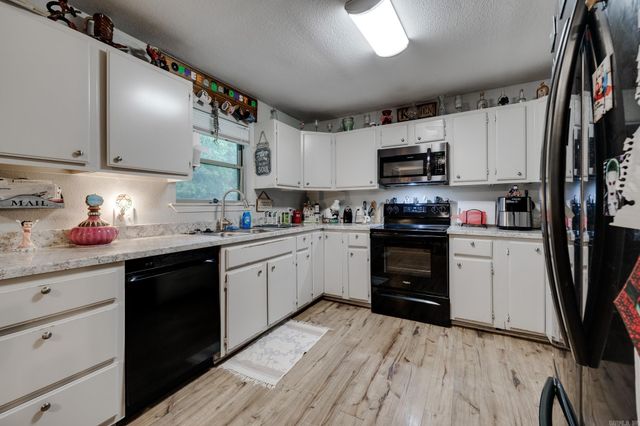 8 Davis Hill Rd, Conway, AR 72032