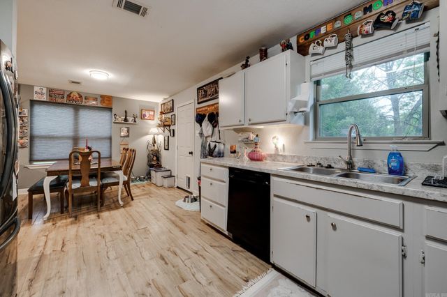 8 Davis Hill Rd, Conway, AR 72032