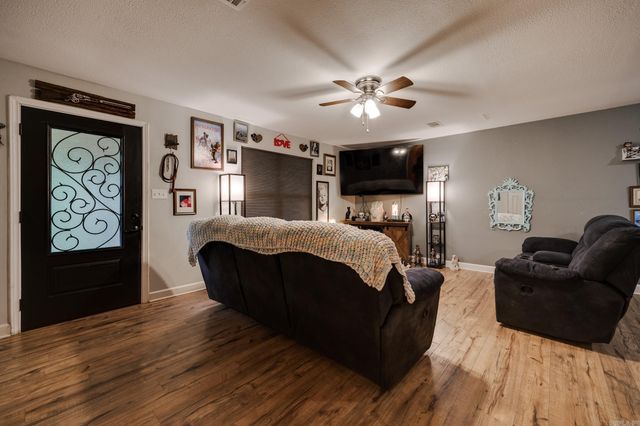 8 Davis Hill Rd, Conway, AR 72032