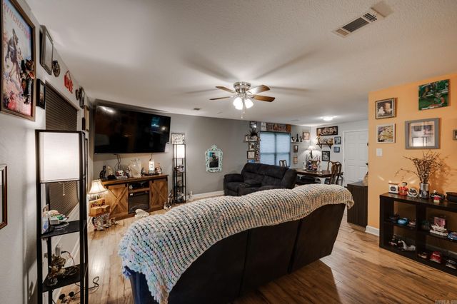 8 Davis Hill Rd, Conway, AR 72032