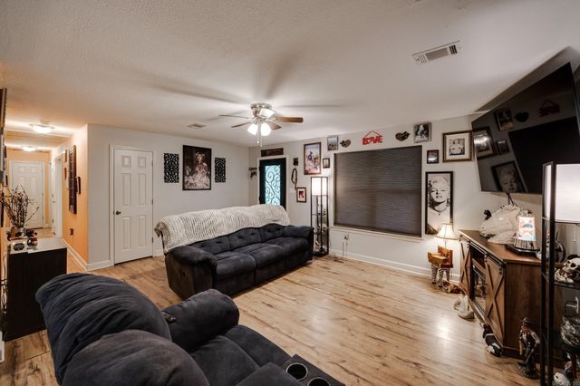 8 Davis Hill Rd, Conway, AR 72032