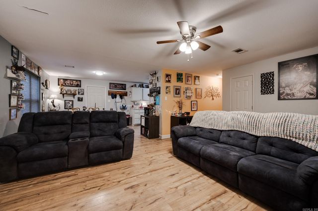 8 Davis Hill Rd, Conway, AR 72032