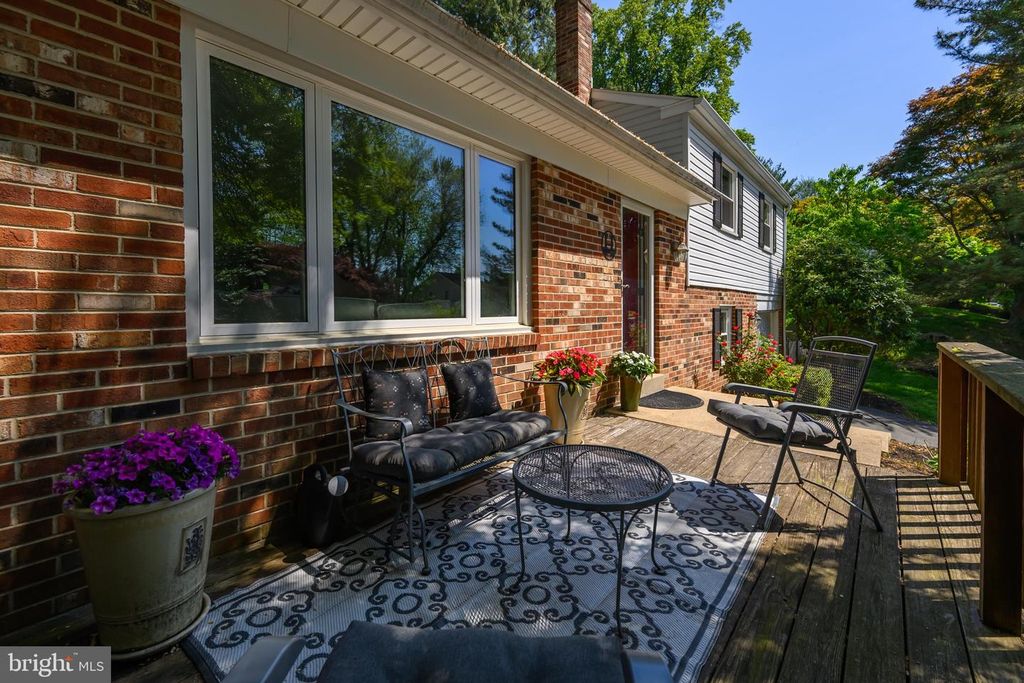 511 W MARSHALL ST, WEST CHESTER, PA 19380 — photo 2